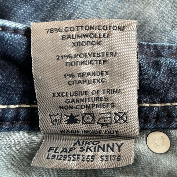 Silver jeans, Lightly distressed, dark wash Bluejeans - Picture 14 of 14